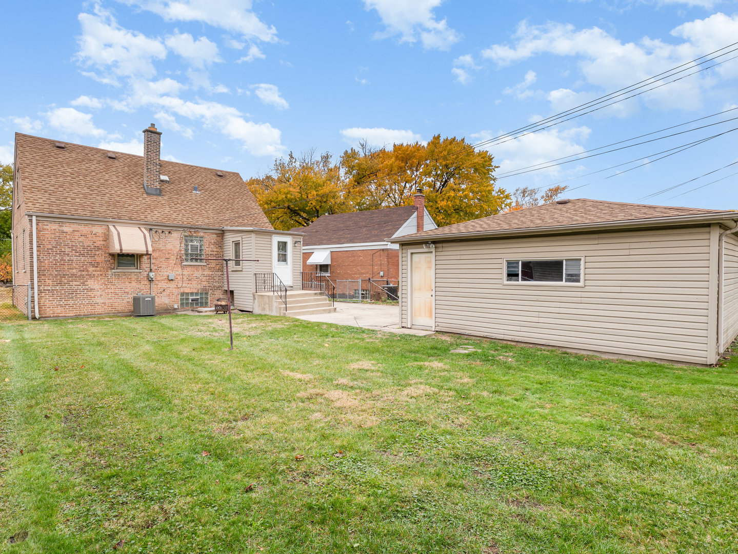 Chicago, Illinois 60638, United States, 3 Bedrooms Bedrooms, ,1 BathroomBathrooms,Residential,Active,243301