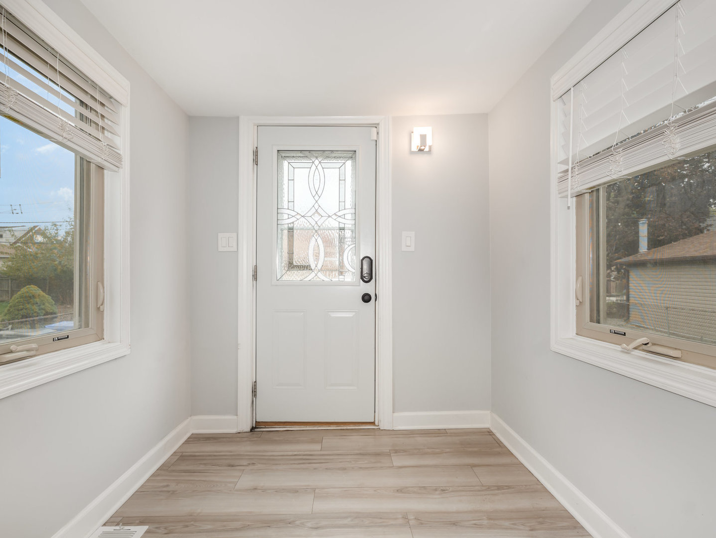 Chicago, Illinois 60638, United States, 3 Bedrooms Bedrooms, ,1 BathroomBathrooms,Residential,Active,243301