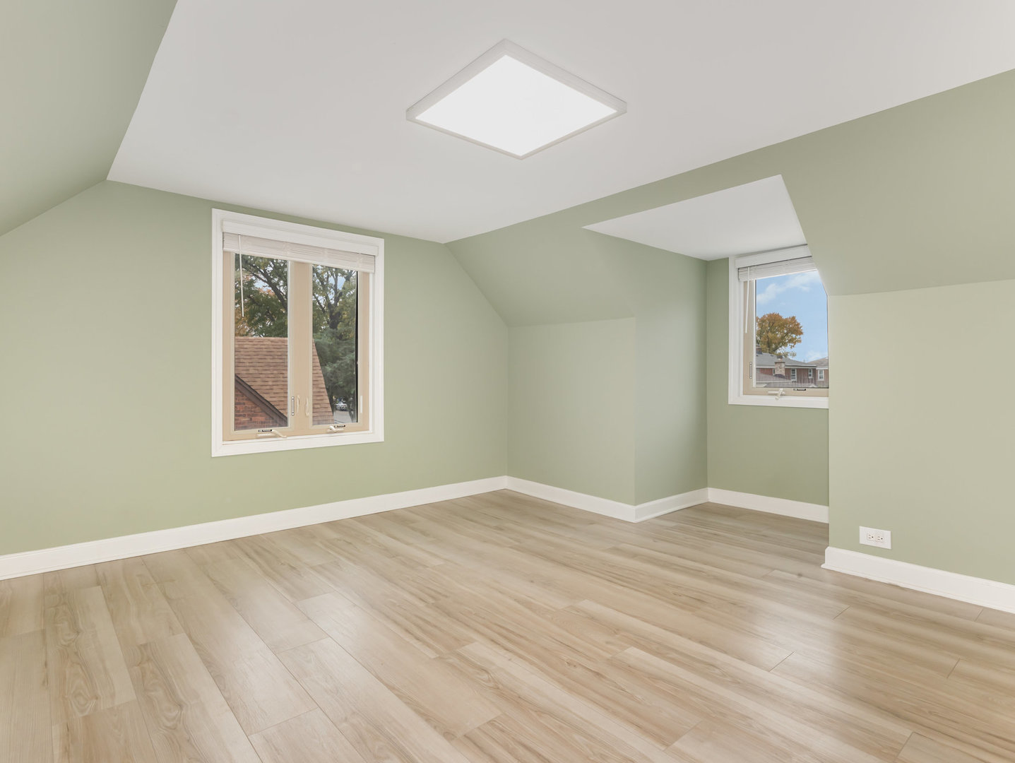 Chicago, Illinois 60638, United States, 3 Bedrooms Bedrooms, ,1 BathroomBathrooms,Residential,Active,243301