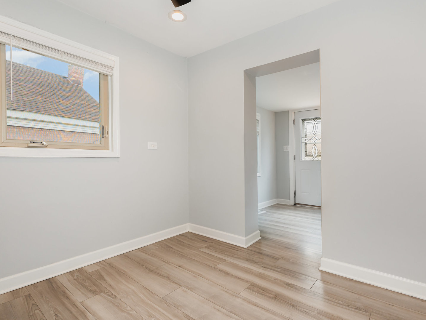 Chicago, Illinois 60638, United States, 3 Bedrooms Bedrooms, ,1 BathroomBathrooms,Residential,Active,243301