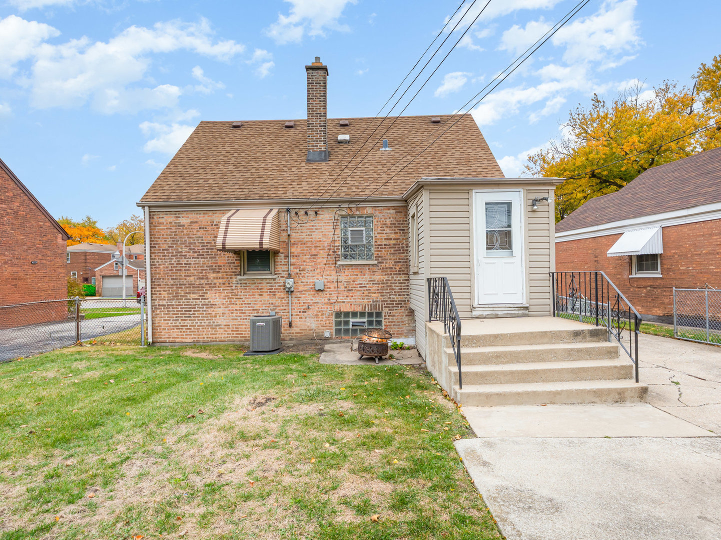 Chicago, Illinois 60638, United States, 3 Bedrooms Bedrooms, ,1 BathroomBathrooms,Residential,Active,243301