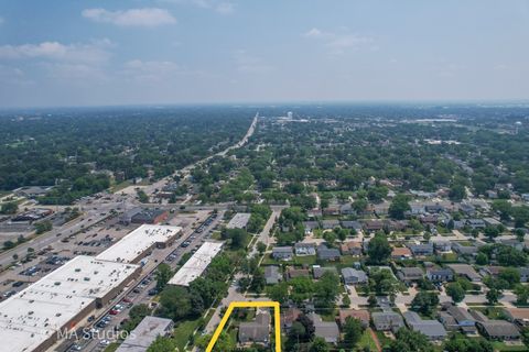 Tiny photo for 1100 S Cherrywood Drive S, Mount Prospect, IL 60056 (MLS # 12703919)