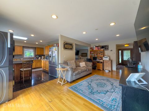 Tiny photo for 1100 S Cherrywood Drive S, Mount Prospect, IL 60056 (MLS # 12703919)