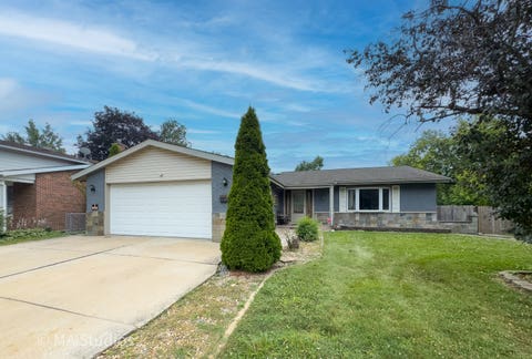 Photo of 1100 S Cherrywood Drive S, Mount Prospect, IL 60056 (MLS # 12703919)