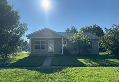Photo of 557 N Hickory Street, Centralia, IL 62801 (MLS # 12718055)