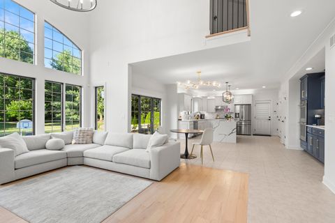 Tiny photo for 3818 Grand View Court, St. Charles, IL 60175 (MLS # 12583332)