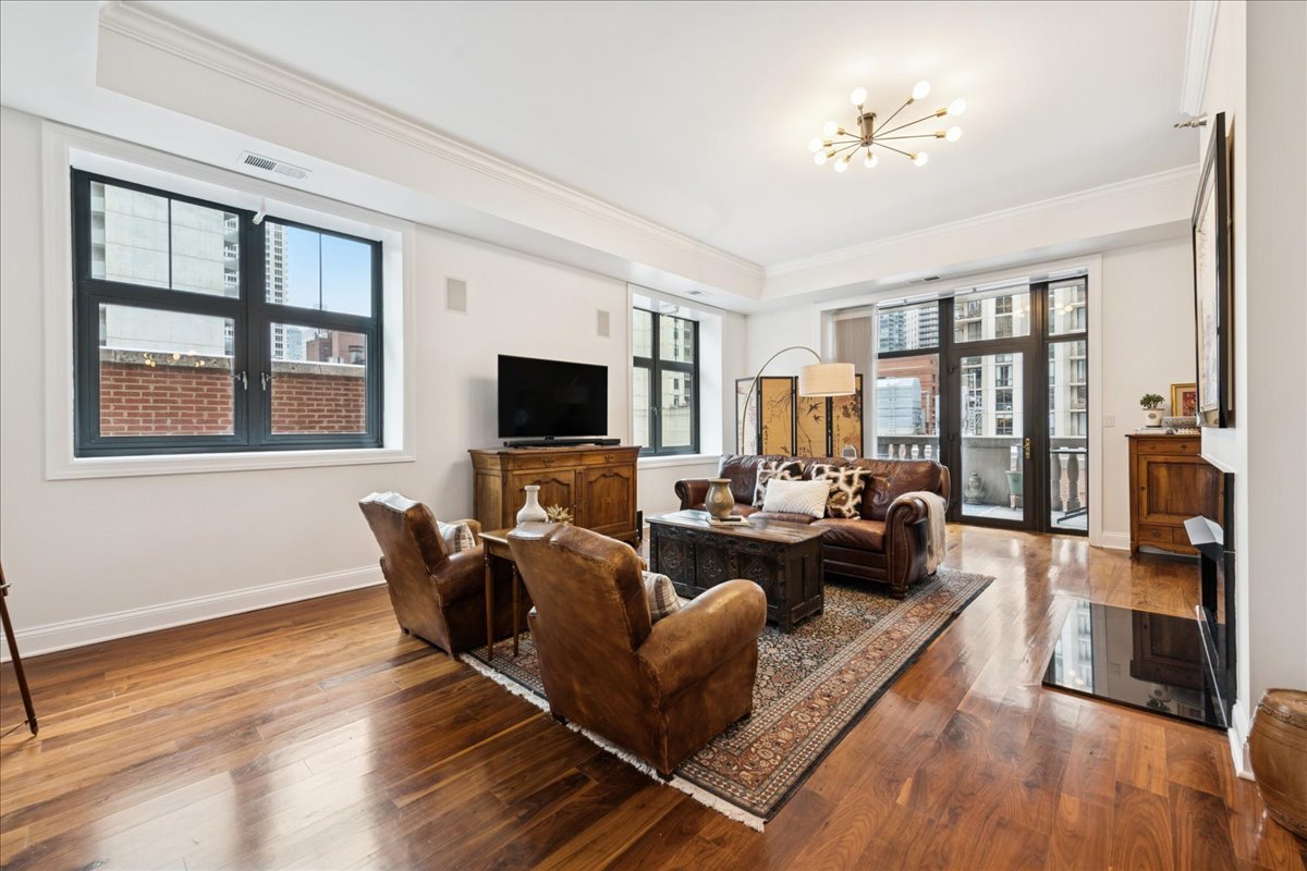 30 W Erie Street 601