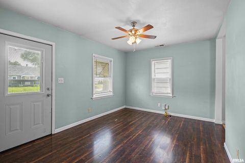 Tiny photo for 3438 TAYLOR Street, Davenport, IA 52806 (MLS # QC4270107)