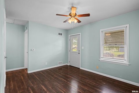 Tiny photo for 3438 TAYLOR Street, Davenport, IA 52806 (MLS # QC4270107)