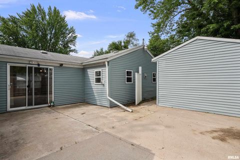 Tiny photo for 3438 TAYLOR Street, Davenport, IA 52806 (MLS # QC4270107)