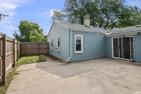 Tiny photo for 3438 TAYLOR Street, Davenport, IA 52806 (MLS # QC4270107)