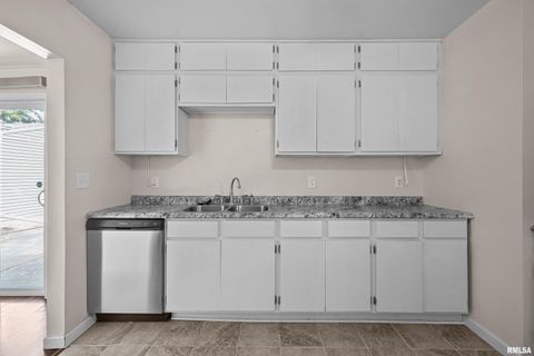 Tiny photo for 3438 TAYLOR Street, Davenport, IA 52806 (MLS # QC4270107)