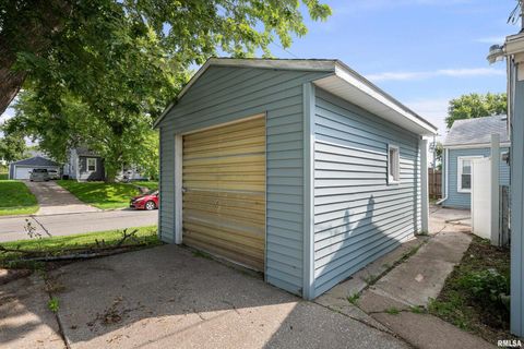 Tiny photo for 3438 TAYLOR Street, Davenport, IA 52806 (MLS # QC4270107)