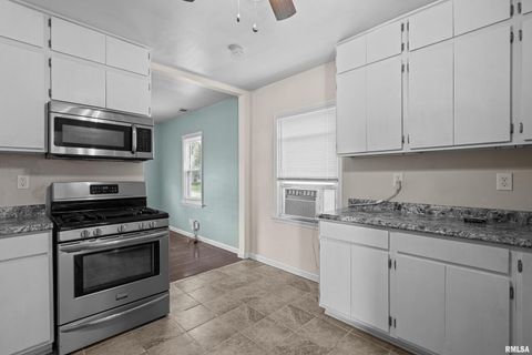 Tiny photo for 3438 TAYLOR Street, Davenport, IA 52806 (MLS # QC4270107)