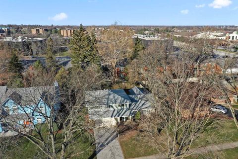 A home in Glen Ellyn