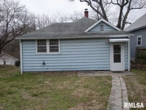Tiny photo for 524 S 17TH Street, Murphysboro, IL 62966 (MLS # EB459447)