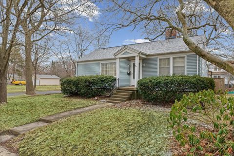 Photo of 609 E Washington Street, Urbana, IL 61801 (MLS # 12580241)