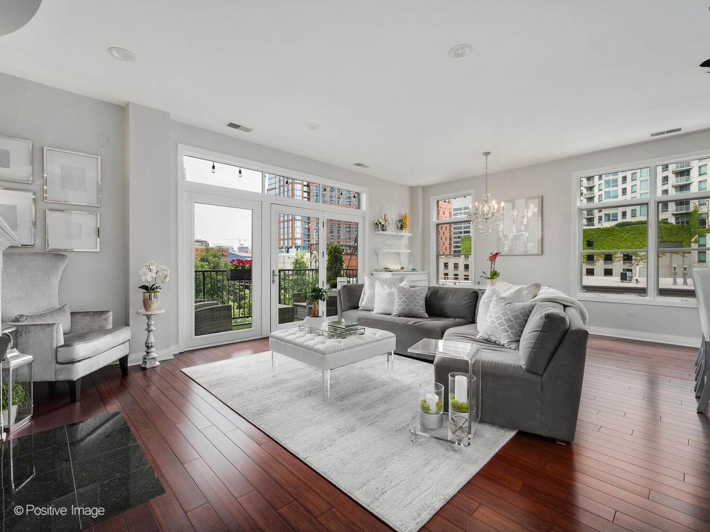 550 W Fulton Street 404
