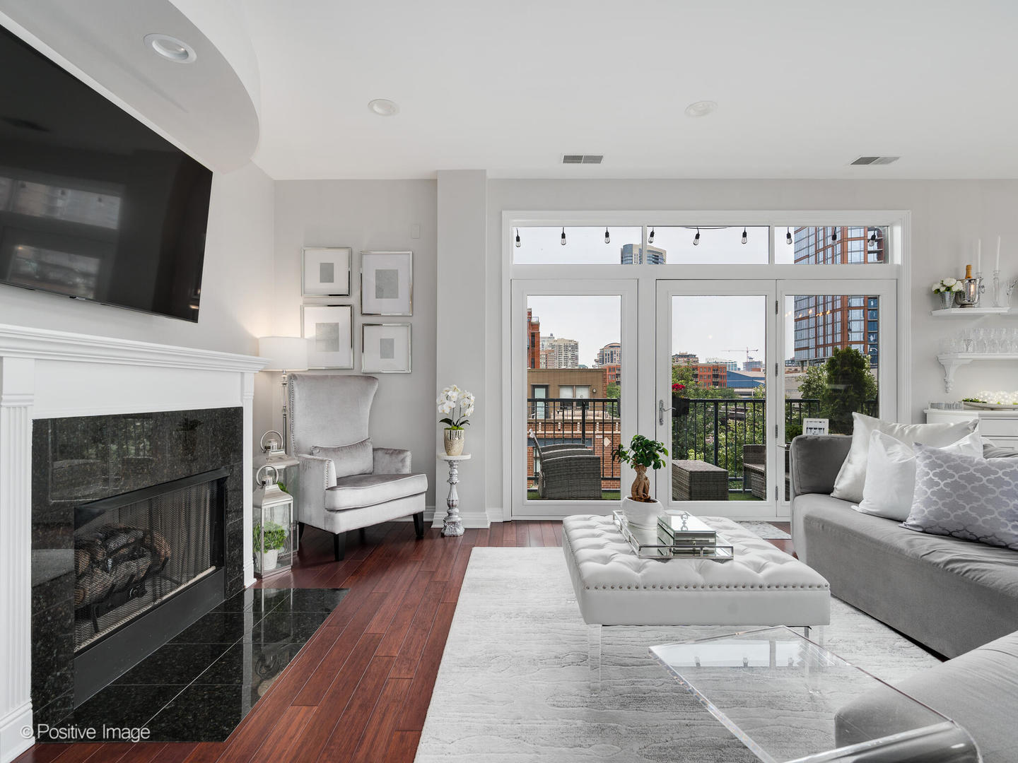 550 W Fulton Street 404