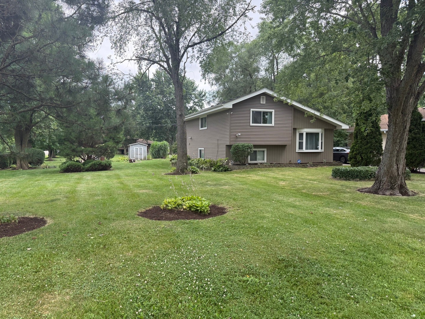 29W313 Ray Avenue