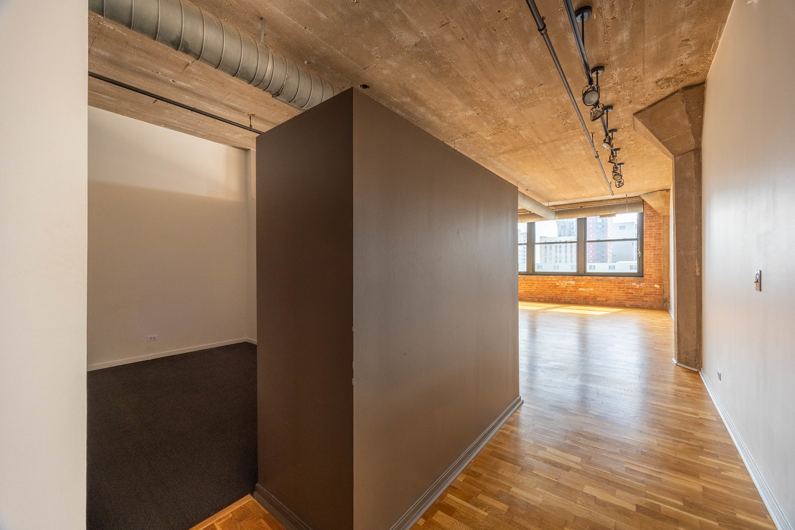 621 S Plymouth Court 704