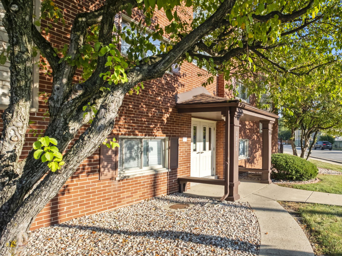 2521 N Thatcher Avenue 2i