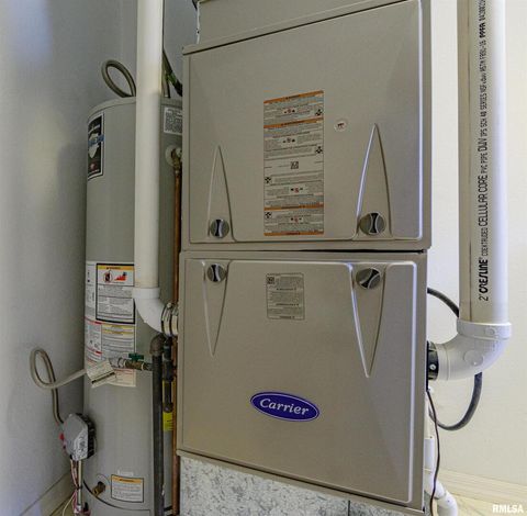 Tiny photo for 111 Hawthorn Estates Road, Salem, IL 62881 (MLS # EB459062)