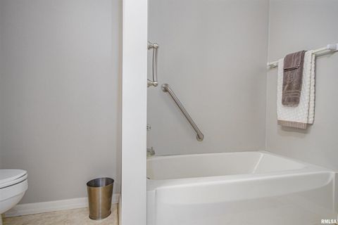 Tiny photo for 111 Hawthorn Estates Road, Salem, IL 62881 (MLS # EB459062)