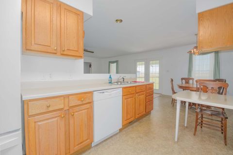 Tiny photo for 111 Hawthorn Estates Road, Salem, IL 62881 (MLS # EB459062)