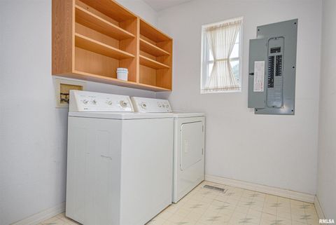 Tiny photo for 111 Hawthorn Estates Road, Salem, IL 62881 (MLS # EB459062)