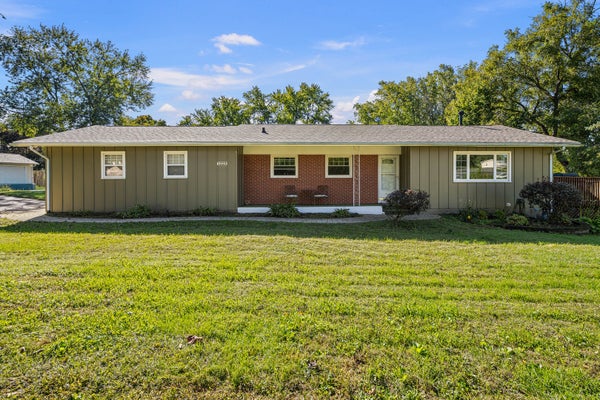 1223 HILLSIDE DR, BETTENDORF, IA 52722 - Image df575f43761202136ab3e4fee51a4c4e/967646515