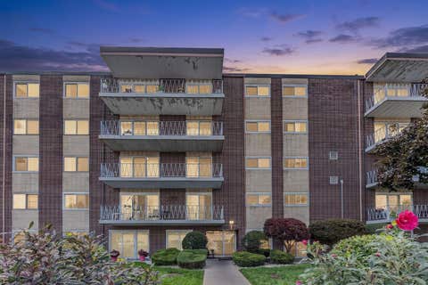 Photo of 2900 Maple Avenue #19E, Downers Grove, IL 60515 (MLS # 12735935)