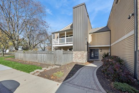 Photo of 1521 S County Farm Road #1-1, Wheaton, IL 60189 (MLS # 12501499)