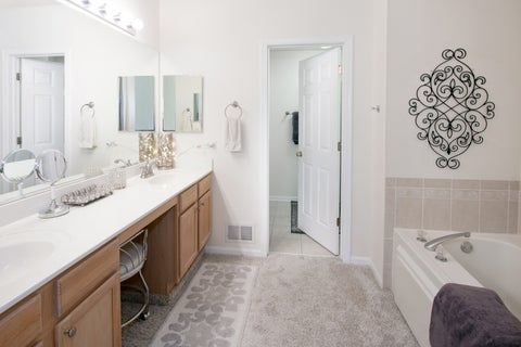 Tiny photo for 2 Providence Court, Cary, IL 60013 (MLS # 12643895)