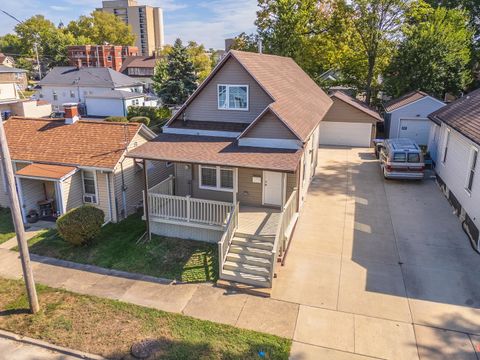 Tiny photo for 507 N Lee Street, Bloomington, IL 61701 (MLS # 12489719)