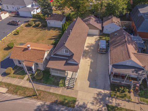 Tiny photo for 507 N Lee Street, Bloomington, IL 61701 (MLS # 12489719)