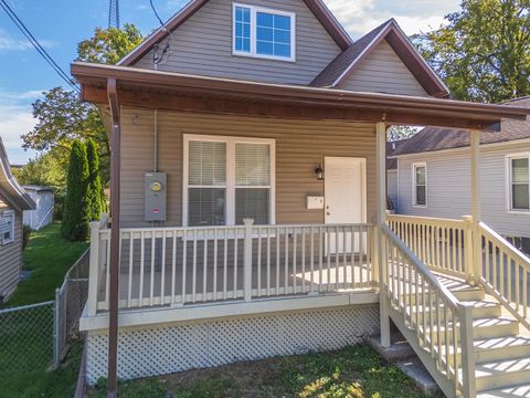 Tiny photo for 507 N Lee Street, Bloomington, IL 61701 (MLS # 12489719)