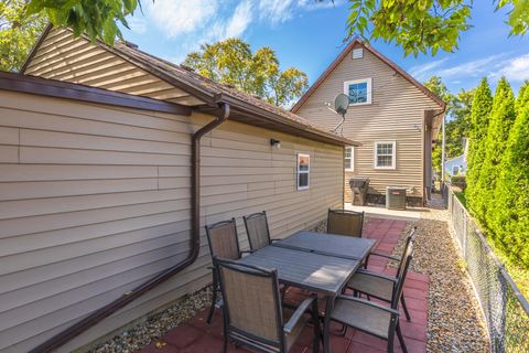 Tiny photo for 507 N Lee Street, Bloomington, IL 61701 (MLS # 12489719)