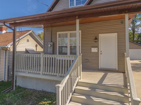 Tiny photo for 507 N Lee Street, Bloomington, IL 61701 (MLS # 12489719)
