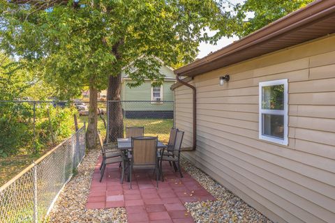 Tiny photo for 507 N Lee Street, Bloomington, IL 61701 (MLS # 12489719)