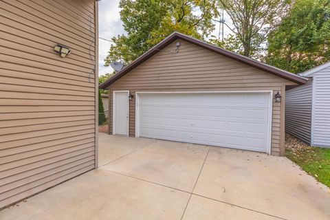 Tiny photo for 507 N Lee Street, Bloomington, IL 61701 (MLS # 12489719)