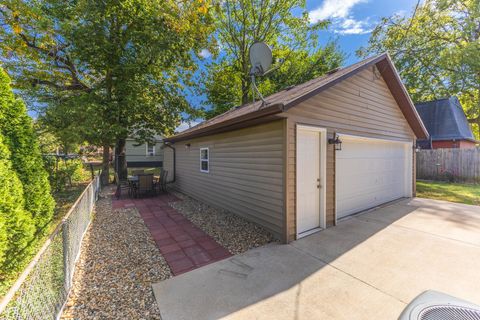 Tiny photo for 507 N Lee Street, Bloomington, IL 61701 (MLS # 12489719)