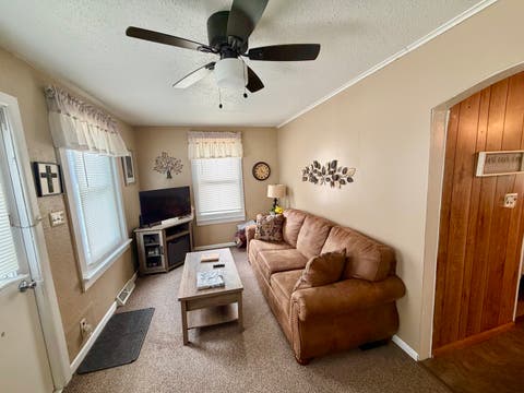 Tiny photo for 609 NW 6th Street, Aledo, IL 61231 (MLS # 12734893)