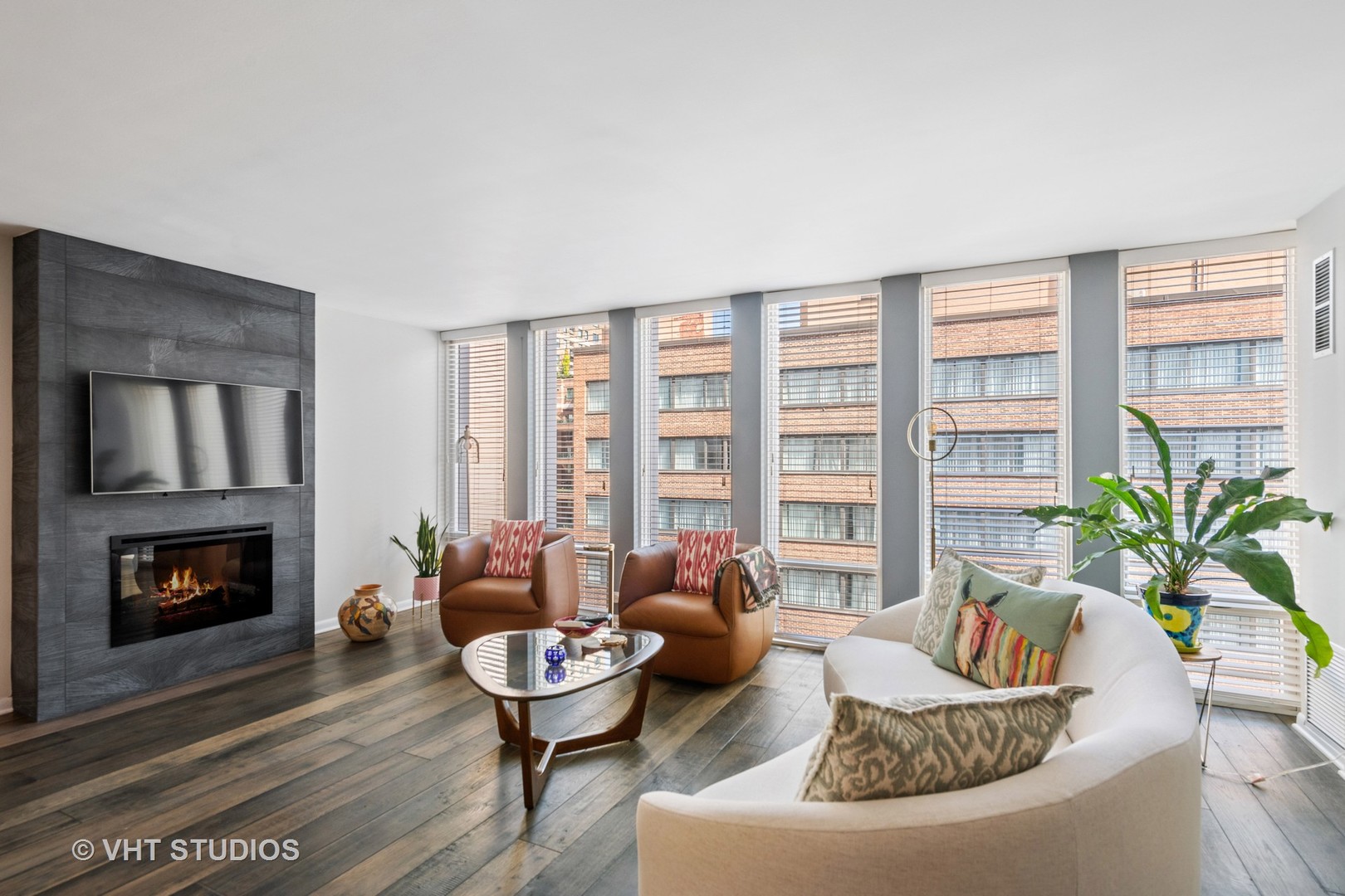 200 E DELAWARE Place 17B