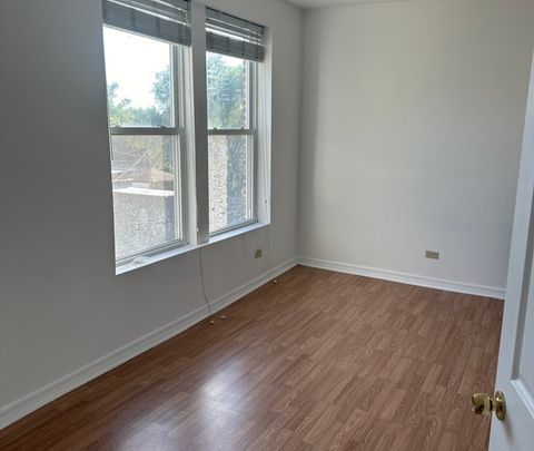 Tiny photo for 6800 S Dante Avenue #3, Chicago, IL 60637 (MLS # 12683554)