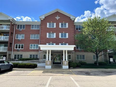 Photo of 1220 Depot Street #313, Glenview, IL 60025 (MLS # 12476596)