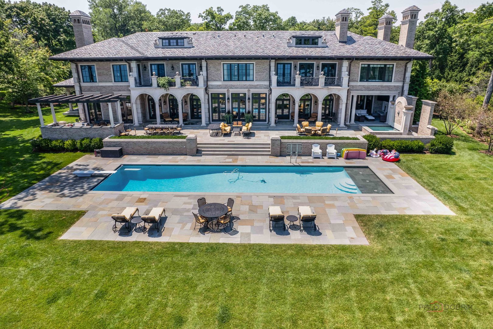 595 Circle Lane