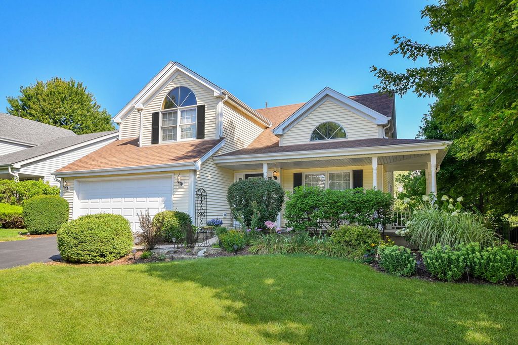 Photo for 39W644 Harvey Square, Geneva, IL 60134 (MLS # 12507894)