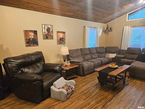 Tiny photo for 10322 Mine 24 Road, Benton, IL 62812 (MLS # EB459671)