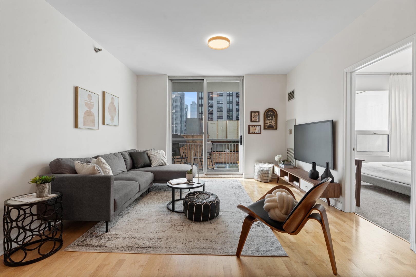 421 W HURON Street 908